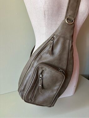 Antik kraft women’s Olive Crossbody Sling Bag - Casual Travel Vegan leather
